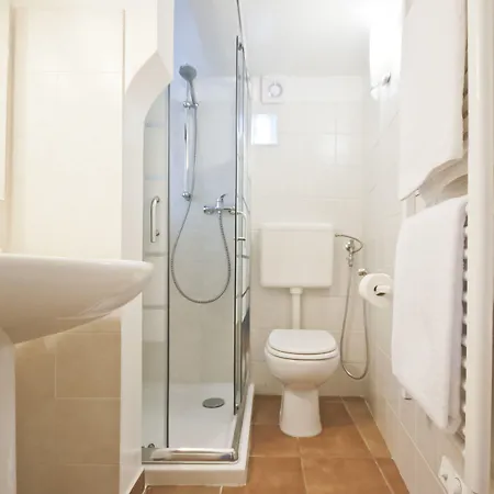 فندق مبيت وإفطار And So 3*