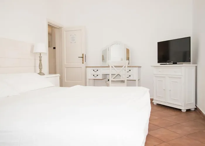 And So לינה וארוחת בוקר לצ'ה